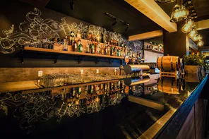 chaplin bar em Balneário Camboriú