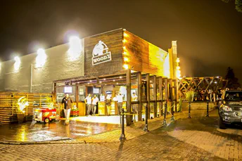 wood’s bar em Balneário Camboriú