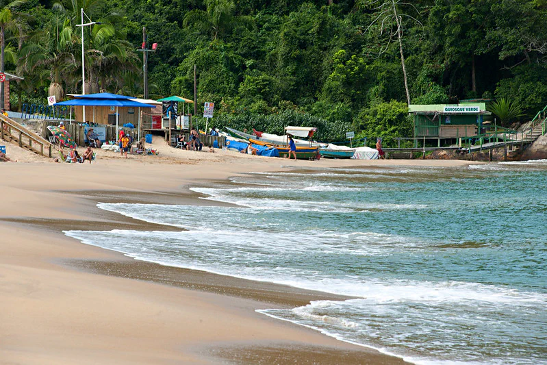 Praia da Ilhota em Itapema na Santa Catarina