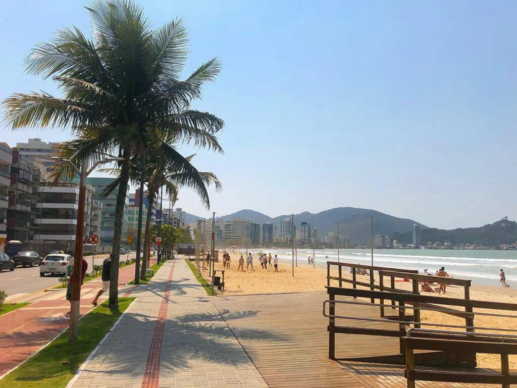 Praia do Centro em Itapema na Santa Catarina