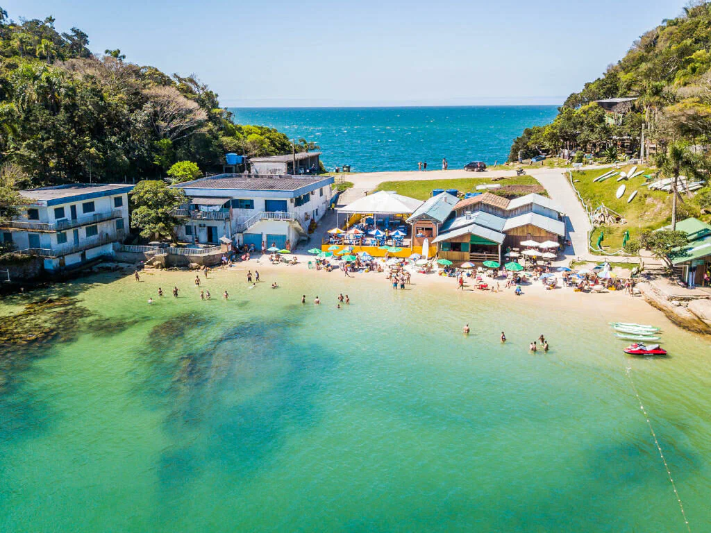Mergulho de snorkel na Praia da Sepultura em Bombinhas